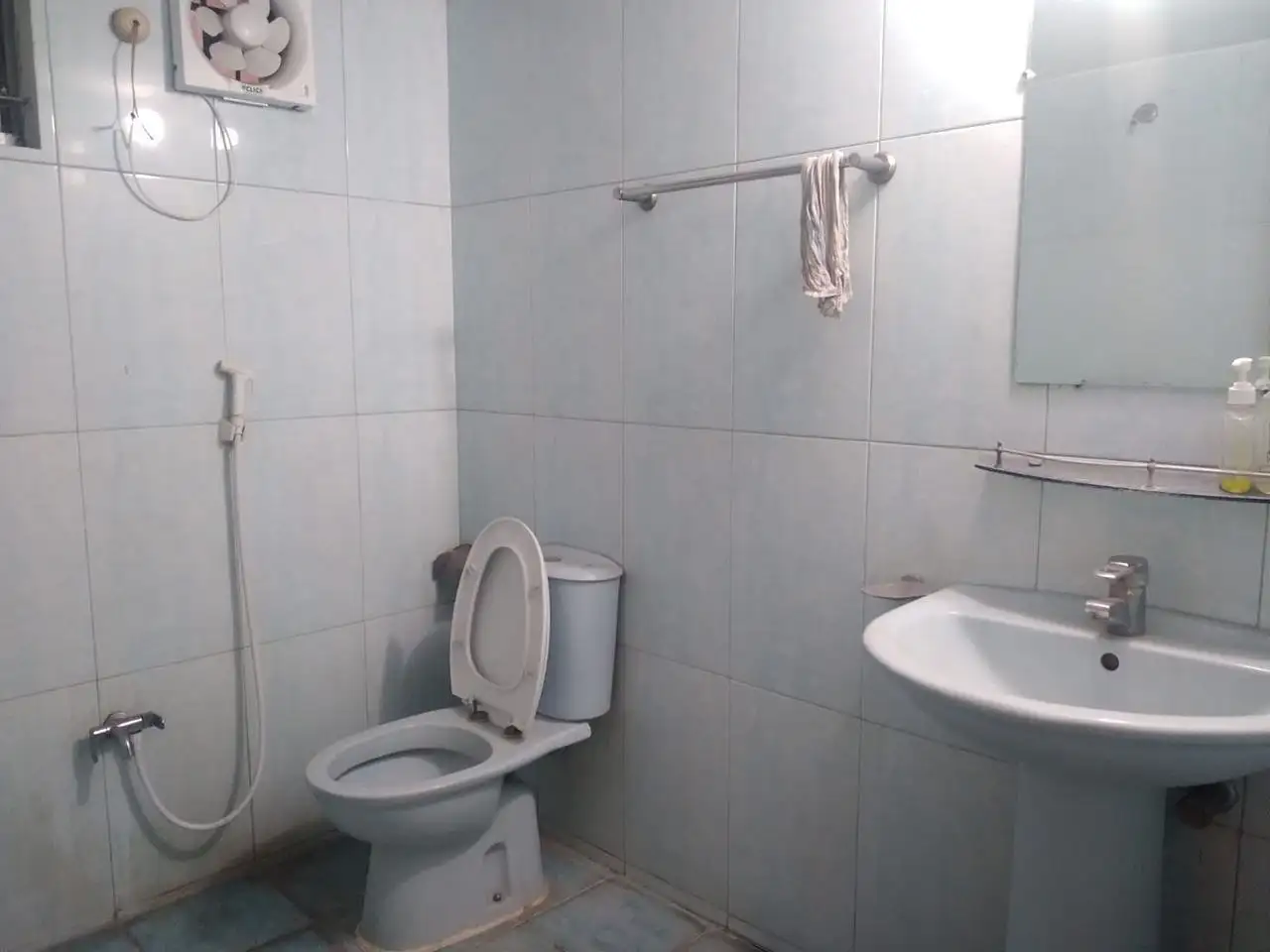 1850 SFT - 4-Bedroom Residential Apartment Rent for Office in Dhaka in Banani - Image 1