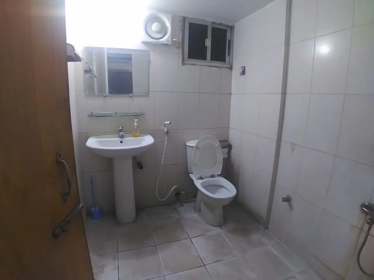 1850 SFT - 4-Bedroom Residential Apartment Rent for Office in Dhaka in Banani  - Image 6