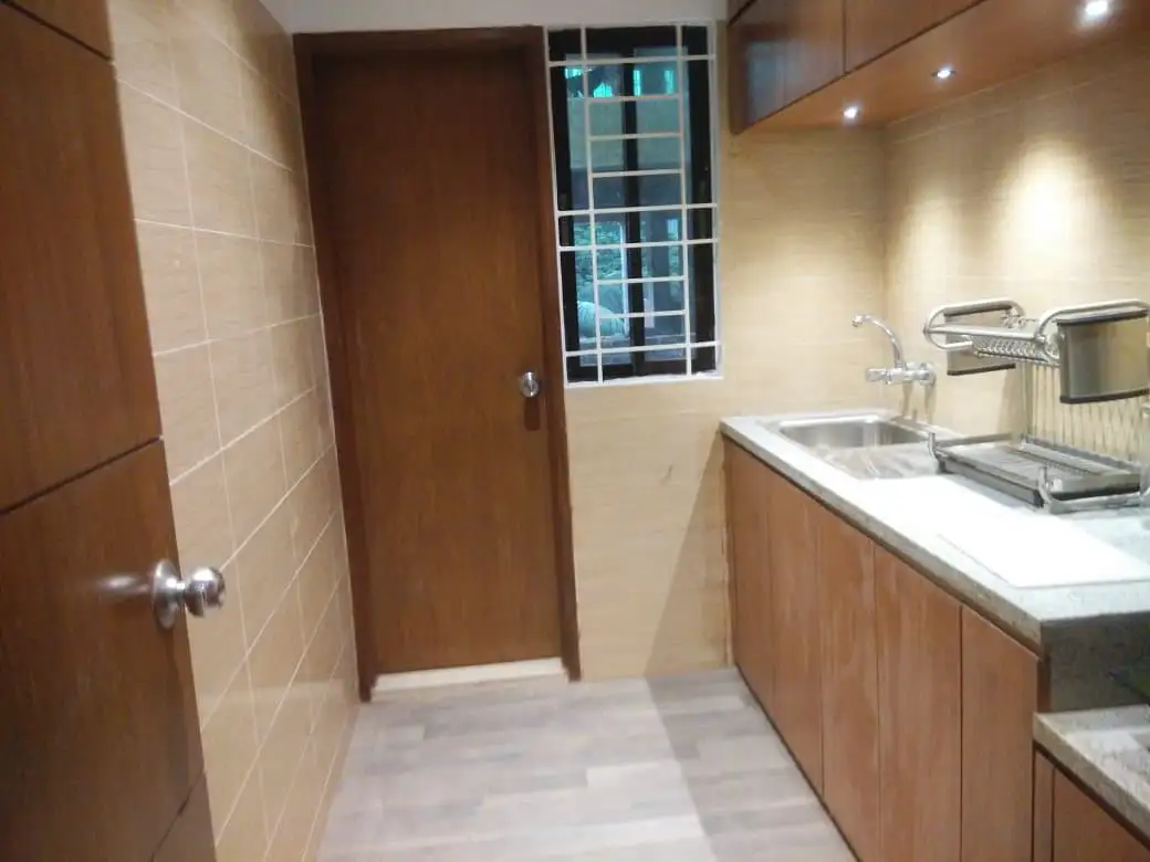 3-Bedroom Ready Apartment Sale in Bashundhara R-A  Image 2