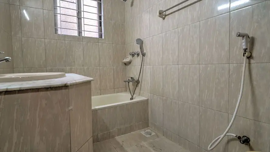 3-Bedroom Luxury Apartment for Rent in Gulshan 2, Dhaka Image 9