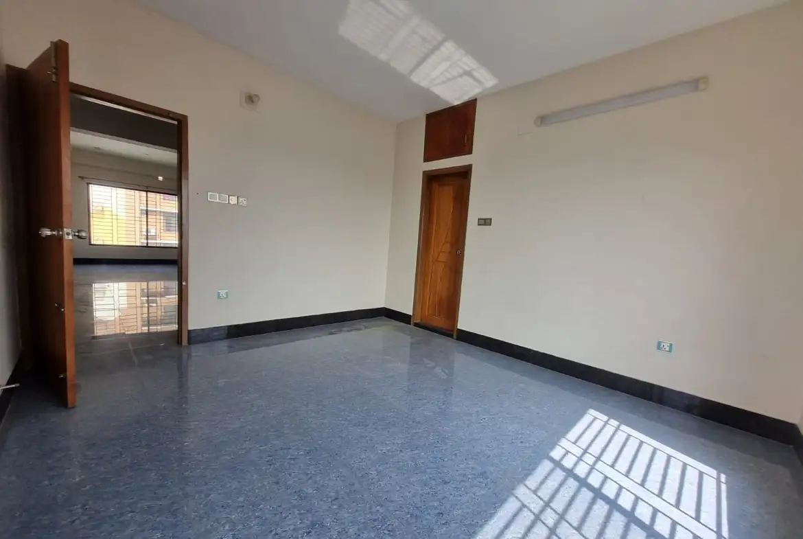 2547 Sqft Used Flat for Sale in Bashundhara R/A Image 5