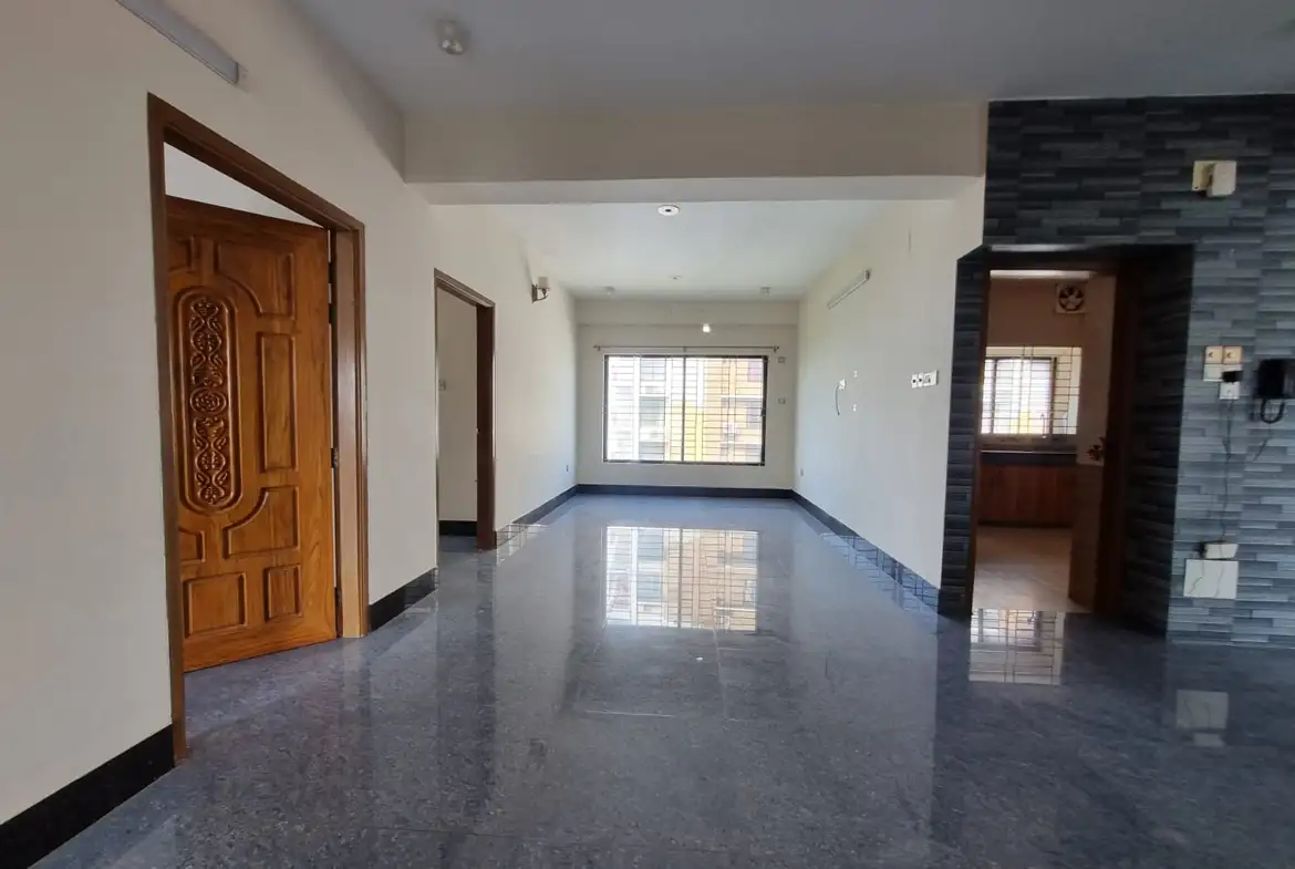 2547 Sqft Used Flat for Sale in Bashundhara R/A Image 4