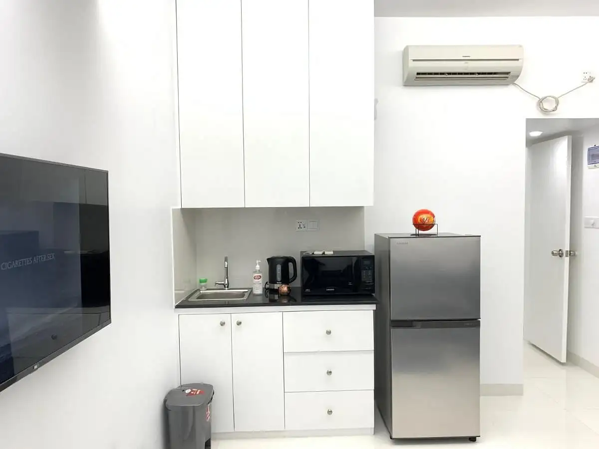 400 SFT - 1-Bedroom Fully Furnished Studio Serviced Apartment Rent in Dhaka in Bashundhara RA Image 2