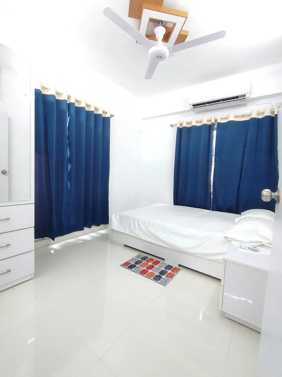 900 SFT - 2-Bedroom Residential Apartment Rent in Dhaka Image 1