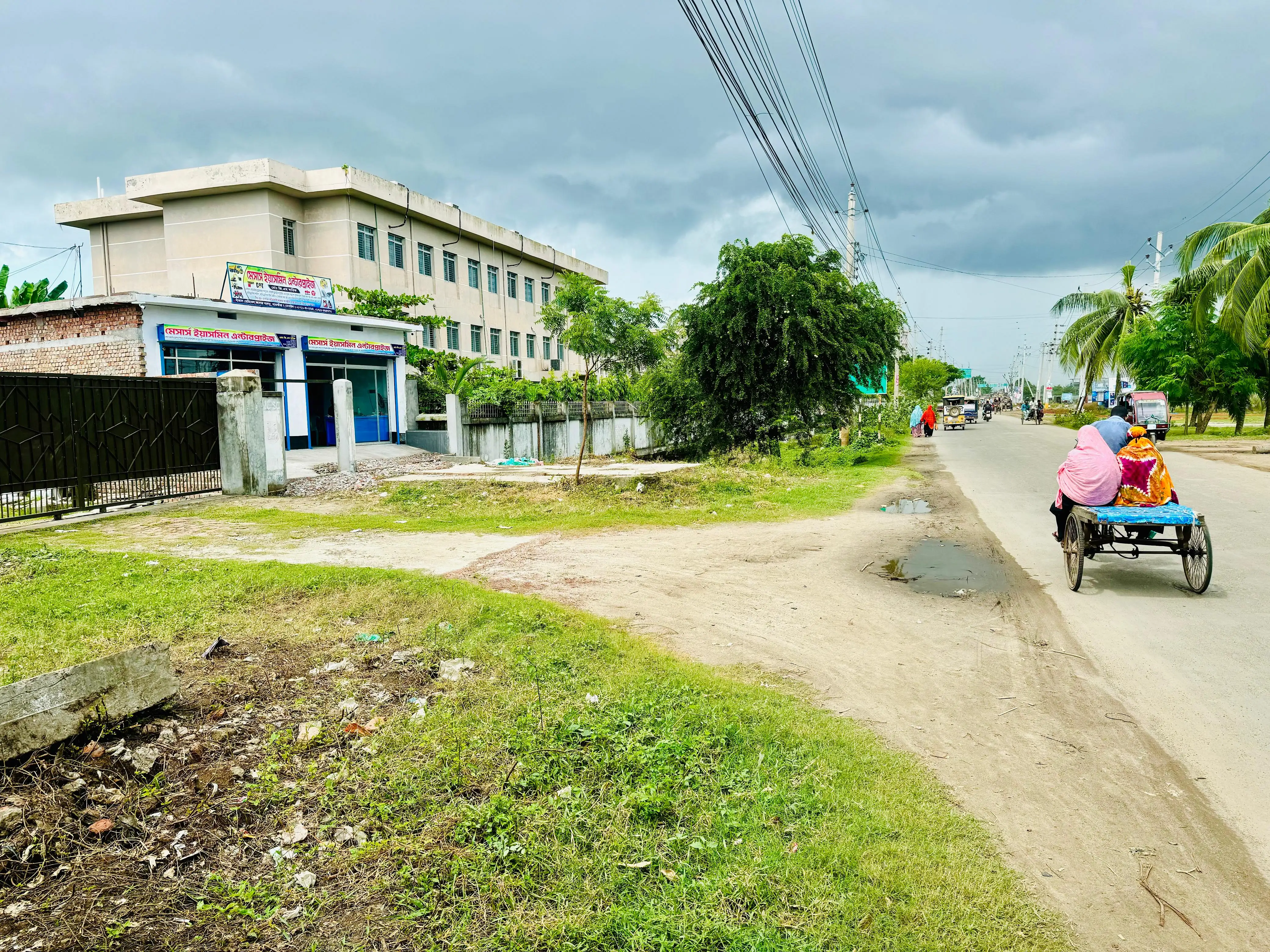 সাতক্ষীরা-কালিগঞ্জ মহাসড়কের পাশে, সাতক্ষীরা ২৫০ শয্যা মেডিকেল কলেজ হাসপাতালের নিকটে - Image 1