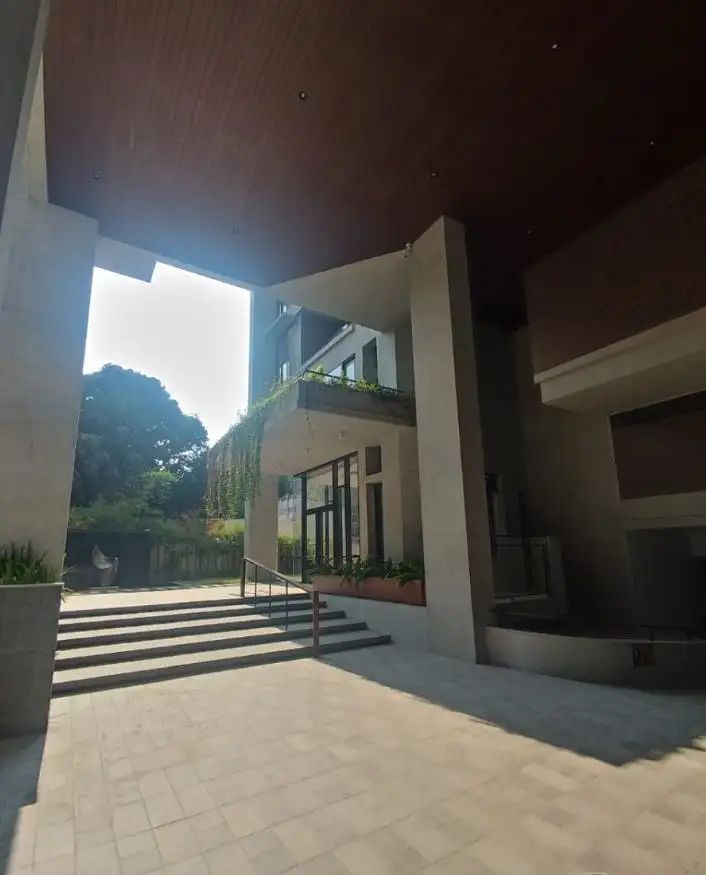 Luxurious Brand new Apartment For Rent Image 2