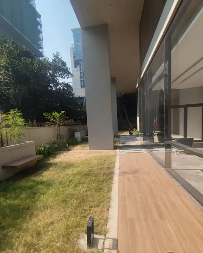 Luxurious Brand new Apartment For Rent Image 6