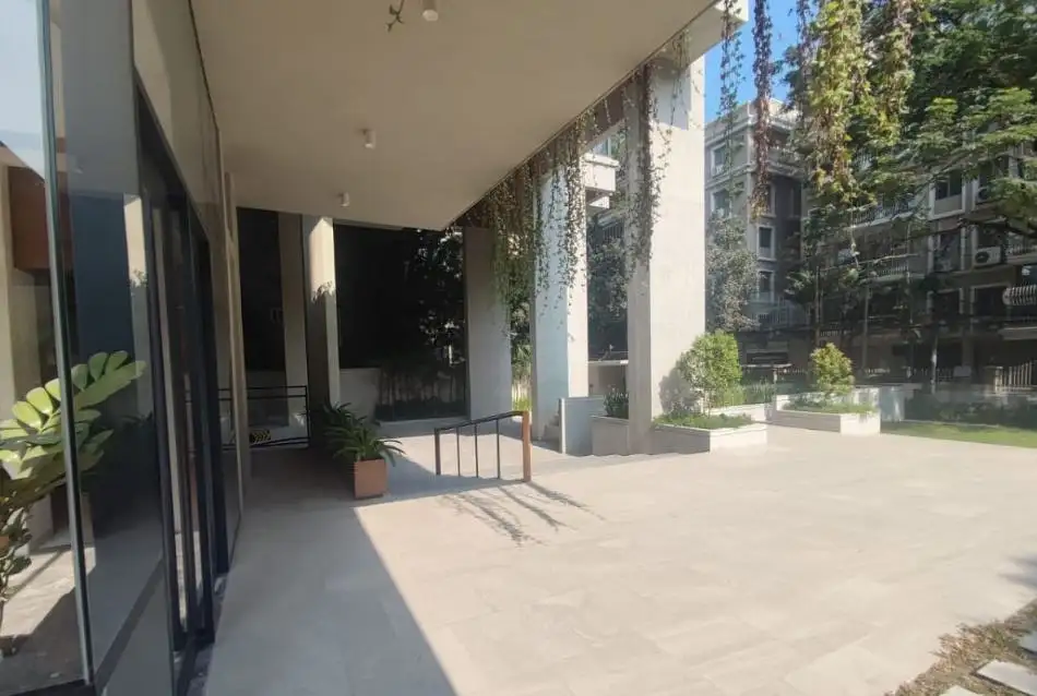 Luxurious Brand new Apartment For Rent Image 7