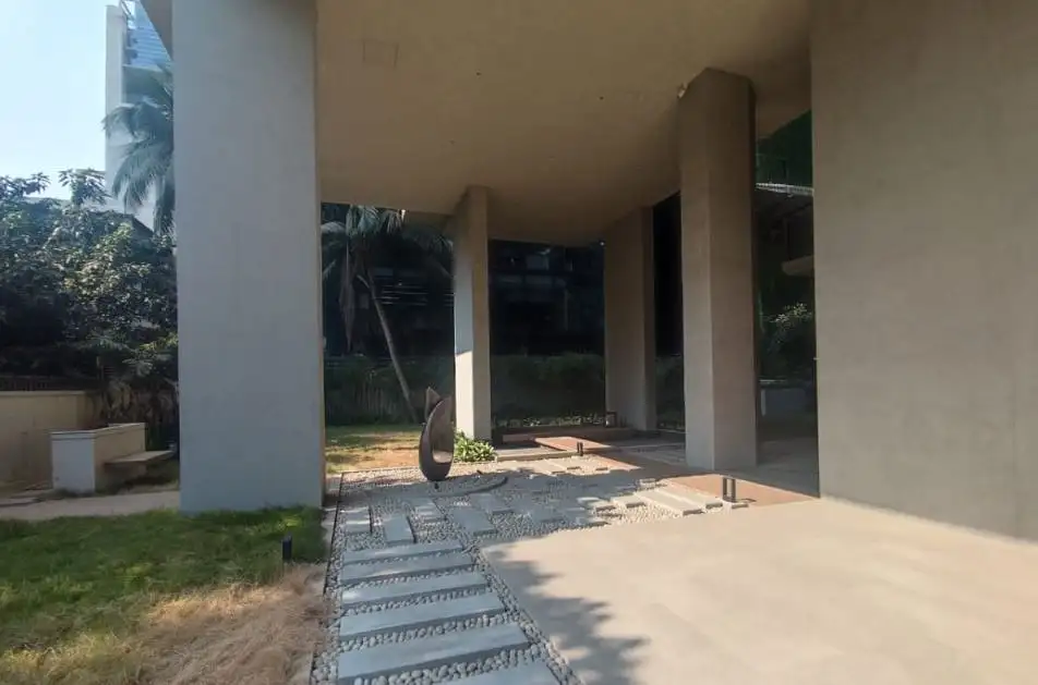 Luxurious Brand new Apartment For Rent Image 8