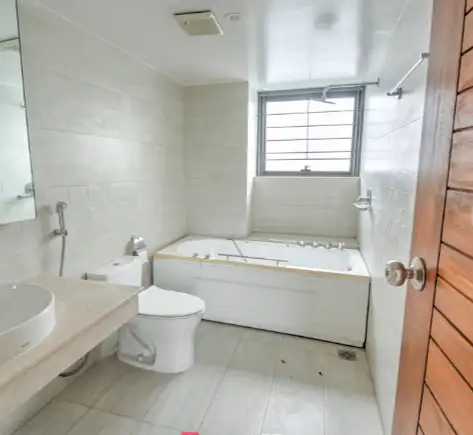 4-Bedroom Luxury Apartment for Rent in North Gulshan, Dhaka Image 6