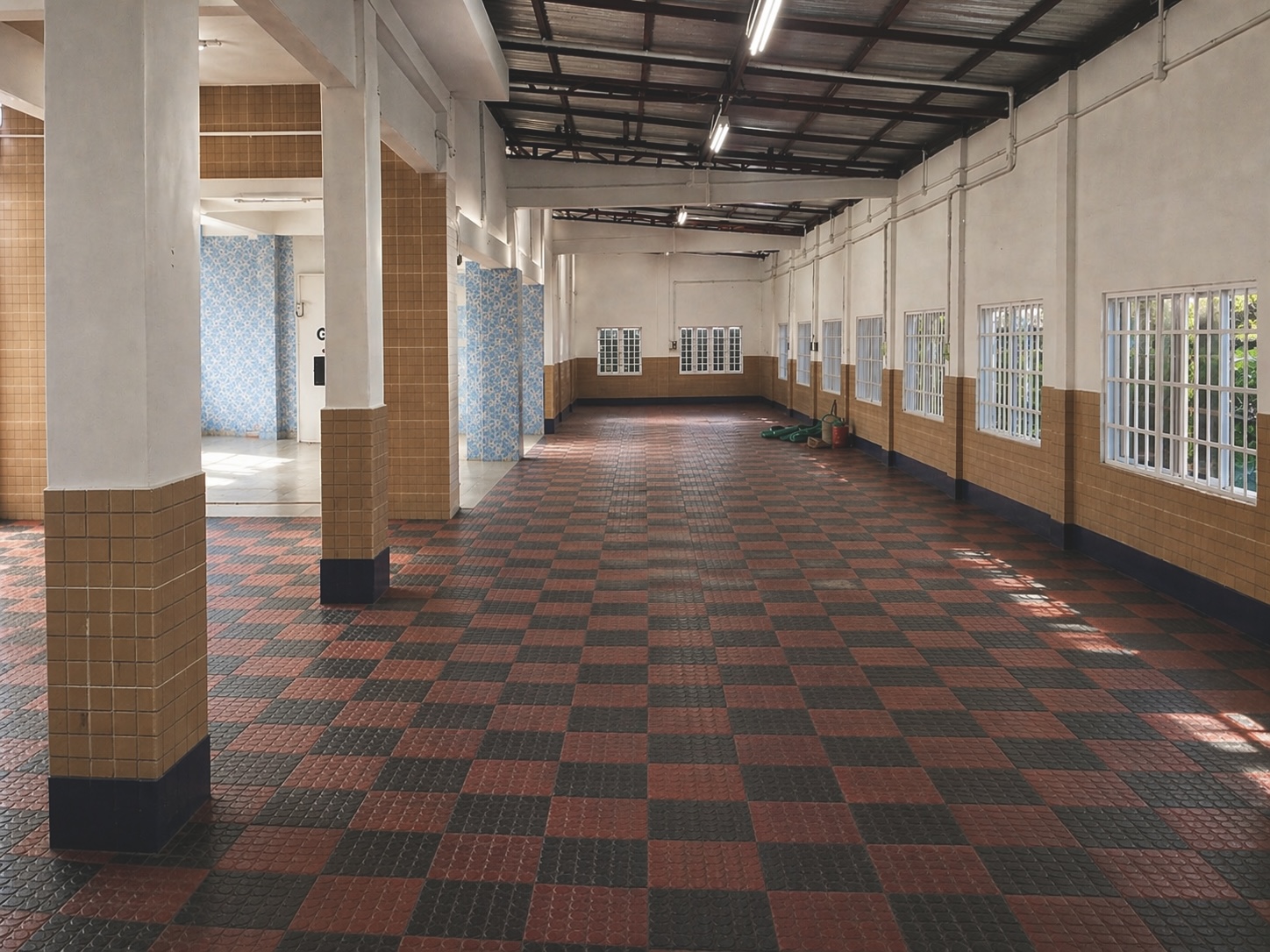 60,000 sq ft warehouse for lease (3-5 years) - Image 3