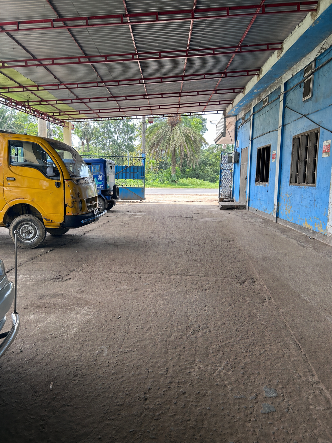 60,000 sq ft warehouse for lease (3-5 years) - Image 5