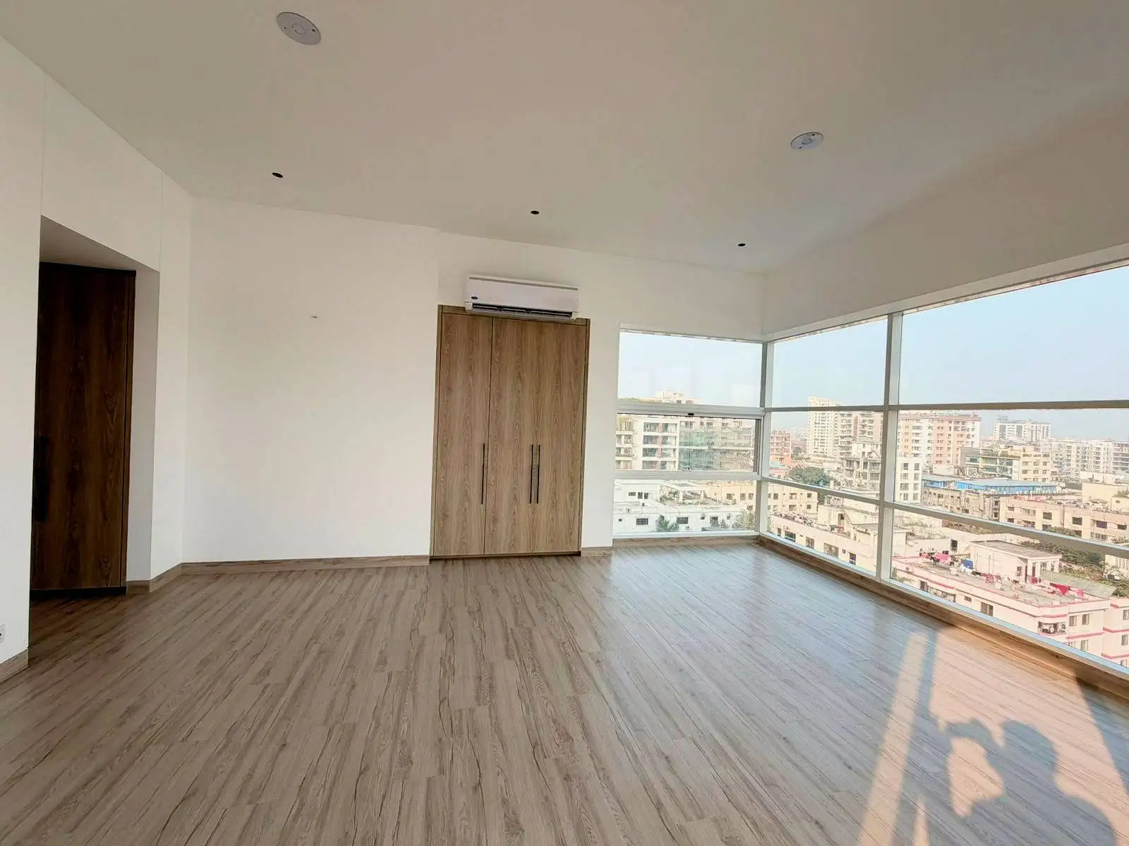 Brand-New 4500 SFT Luxury Residence with Central AC & Private Pool for Rent in Dhaka, Gulshan-2 | 11th Floor Thumbnail Image