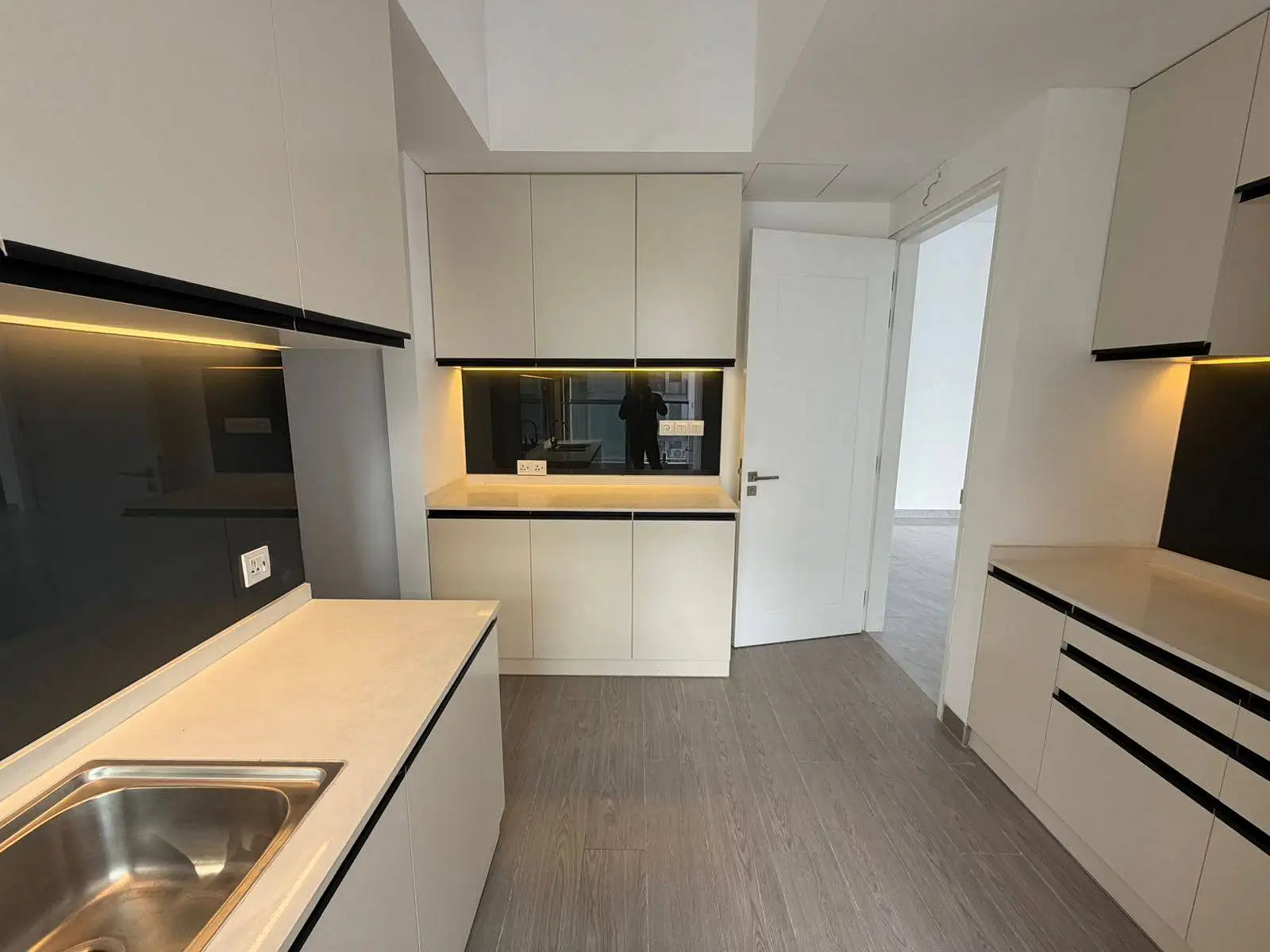 Brand-New 4500 SFT Luxury Residence with Central AC & Private Pool for Rent in Dhaka, Gulshan-2 | 11th Floor Image 2