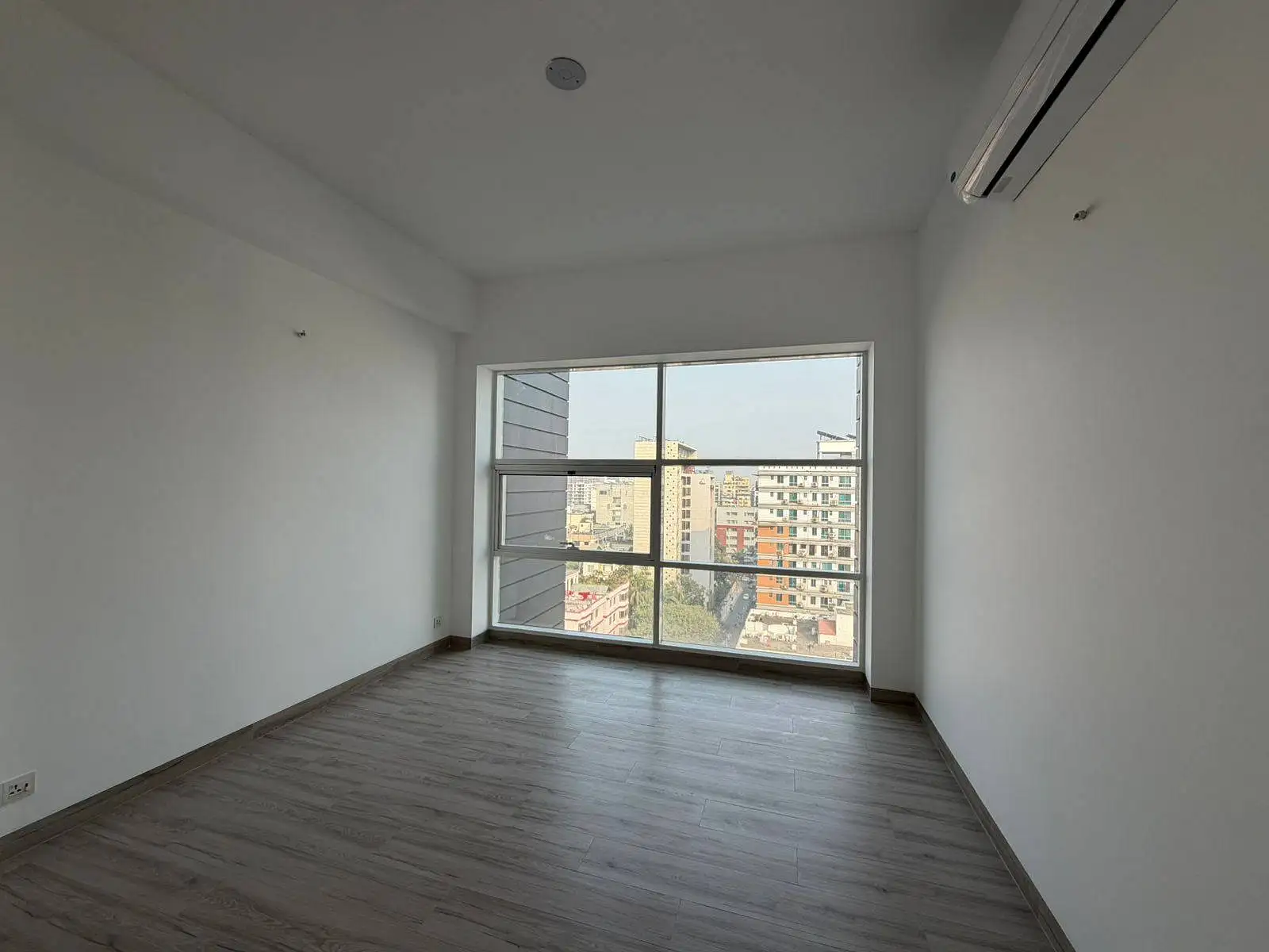 Brand-New 4500 SFT Luxury Residence with Central AC & Private Pool for Rent in Dhaka, Gulshan-2 | 11th Floor Image 4