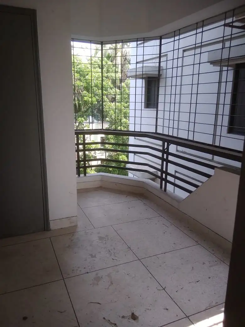 Spacious 2477 SFT Luxury Apartment Sale in Dhaka Image 9