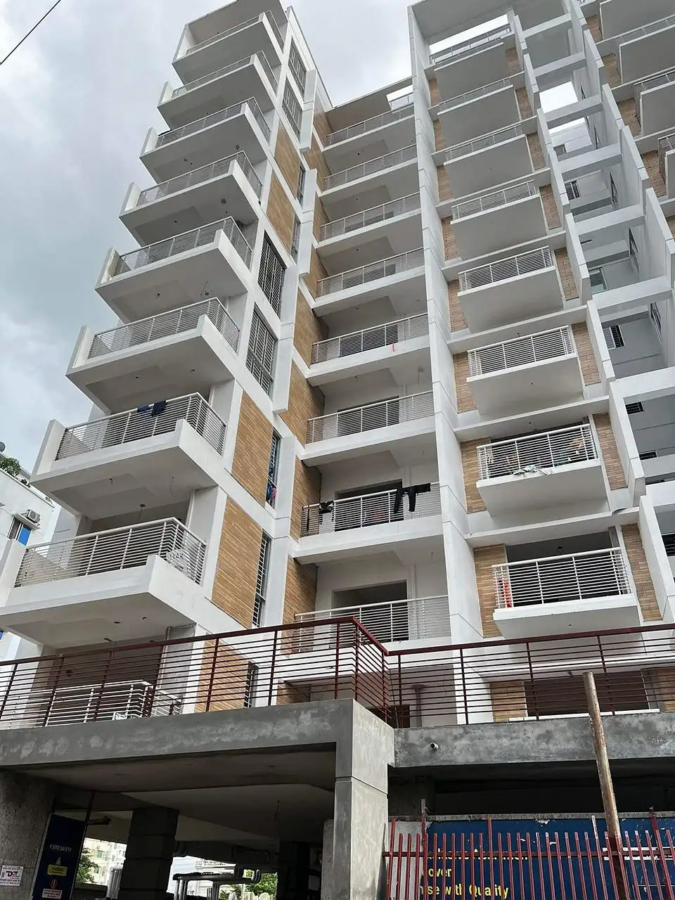4-Bedroom 2150 SFT New Ready Apartment Sale in Bashundhara R-A Image 2