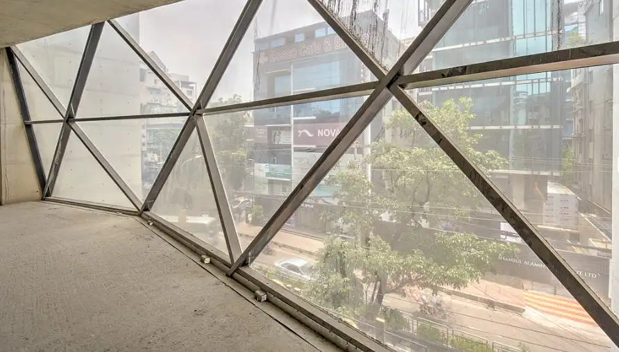 Spacious Commercial Floor for Rent in Dhaka, Banani - Image 2