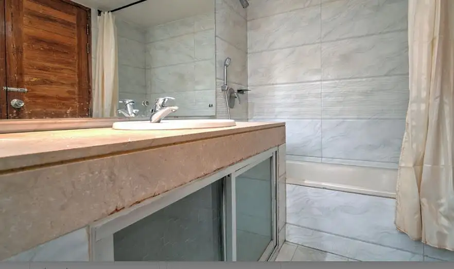 3-Bedroom Luxury Apartment for Rent in North Gulshan, Dhaka Image 4