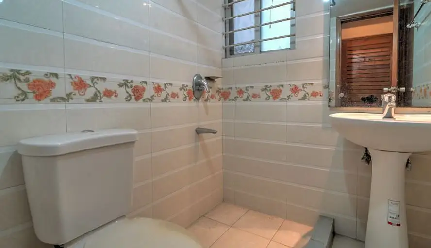 3-Bedroom Luxury Apartment for Rent in North Gulshan, Dhaka Image 5