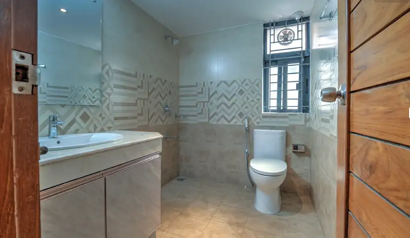 5-Bedroom Luxury Apartment for Rent in North Gulshan, Dhaka Image 2