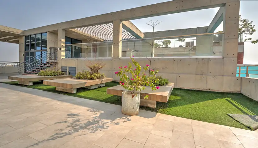 5-Bedroom Luxury Apartment for Rent in North Gulshan, Dhaka Image 8