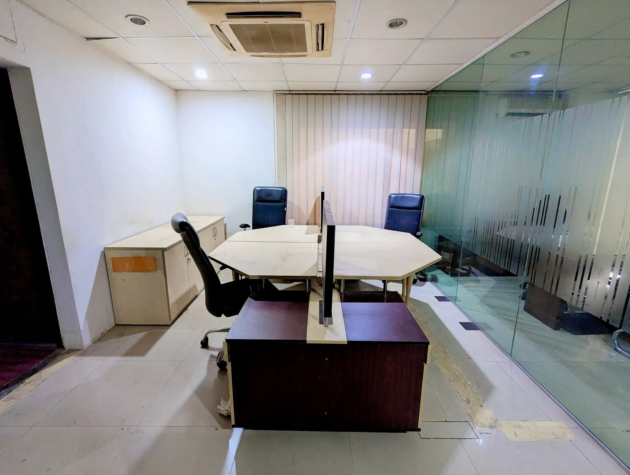 Ready to Move Premium 2000 SFT Fully Furnished Corporate Office for Rent on Gulshan Avenue - Thumbnail
