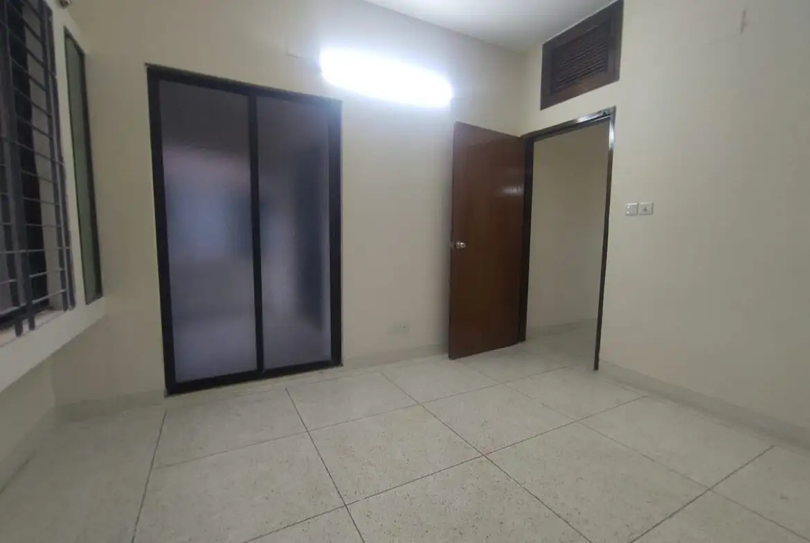1100 SFT Ready Apartment for Sale in Dhanmondi Image 3