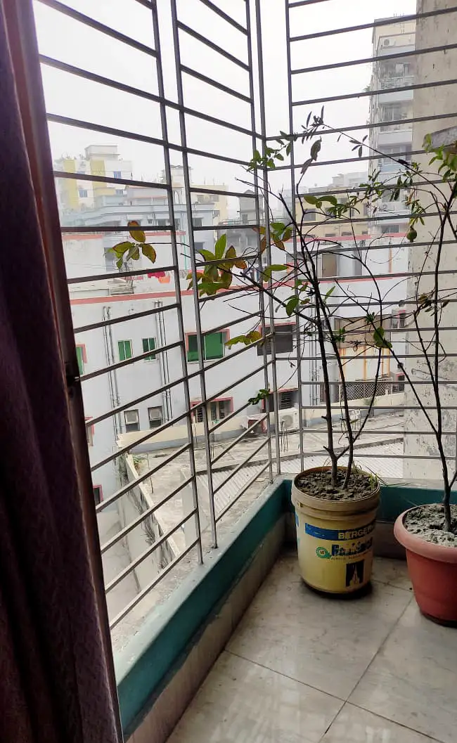 Spacious 1350 SFT 3-Bedroom Apartment Sale in Dhaka, Mirpur 10 Image 3