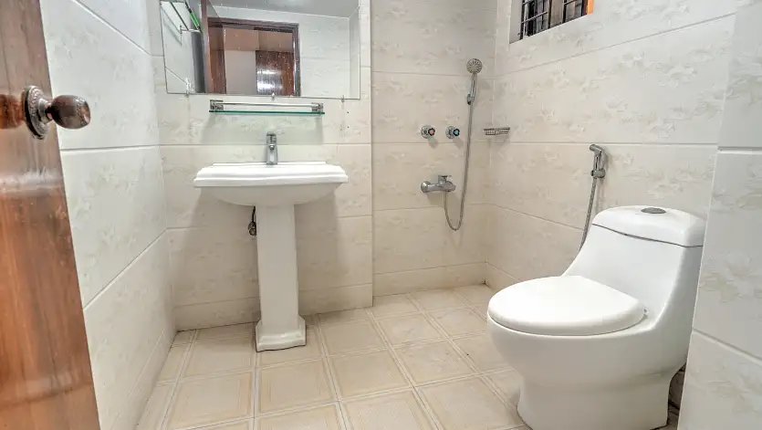 4-Bedroom Luxury Apartment for Rent in Gulshan 2, Dhaka Image 11