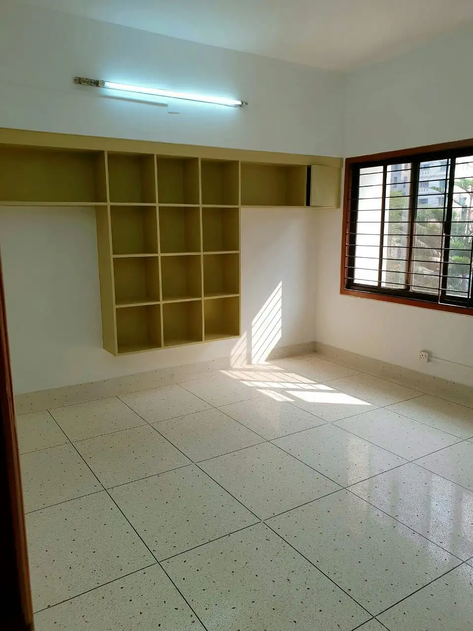 12500 SFT - 3-Storied Independent Commercial Building Rent in Dhaka - Image 3