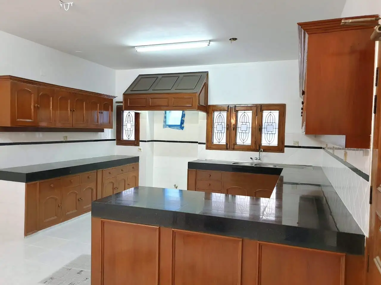 12500 SFT - 3-Storied Independent Commercial Building Rent in Dhaka - Image 5