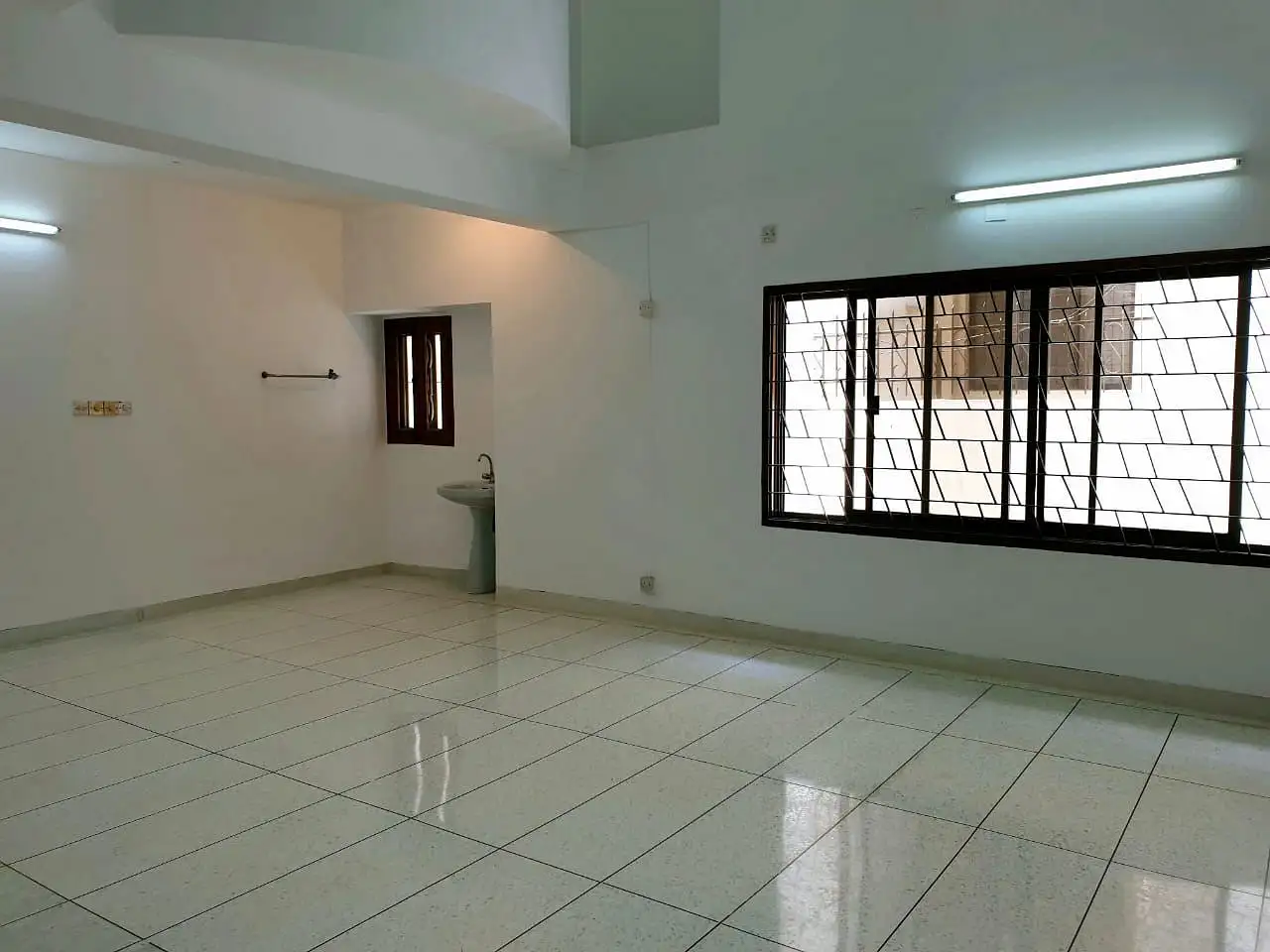 12500 SFT - 3-Storied Independent Commercial Building Rent in Dhaka - Image 14