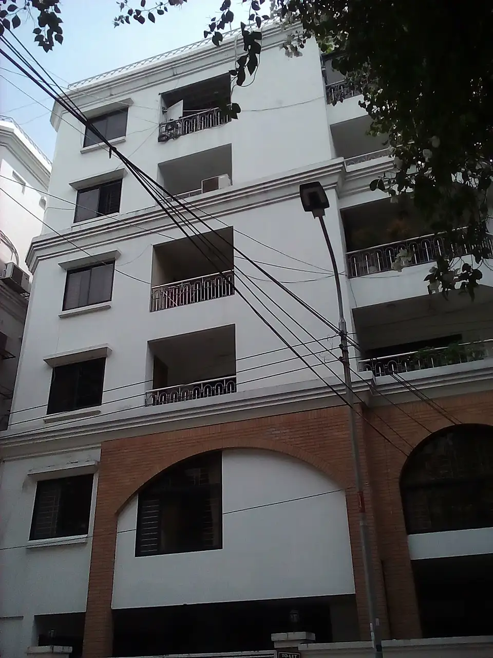 3400 SFT - 3-Bedroom Furnished Luxury Apartment for Rent in Dhaka in Gulshan 2  Image 2