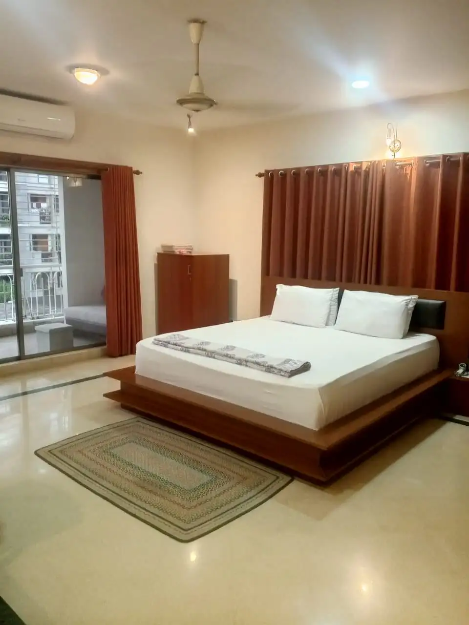 3400 SFT - 3-Bedroom Furnished Luxury Apartment for Rent in Dhaka in Gulshan 2  Image 5