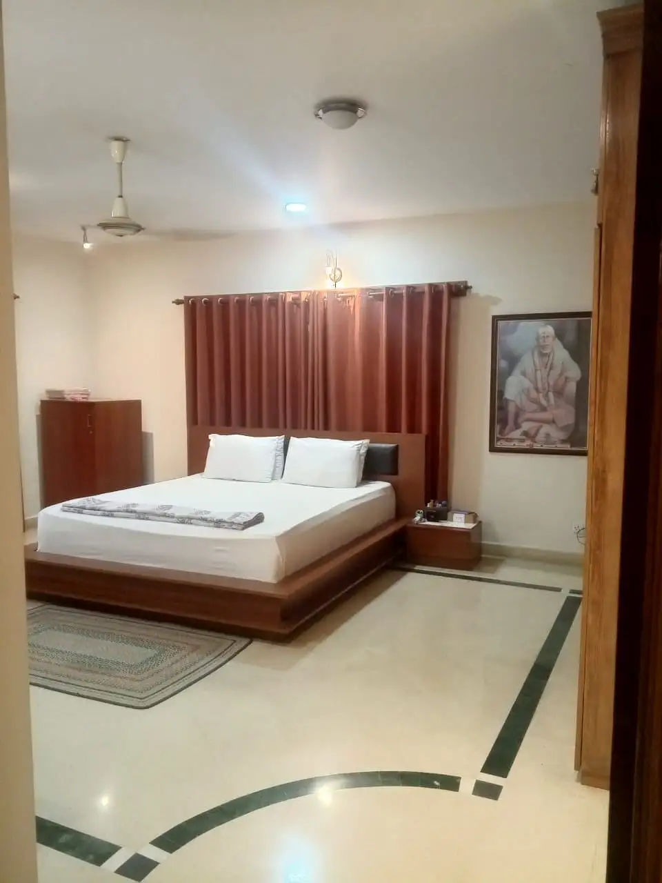 3400 SFT - 3-Bedroom Furnished Luxury Apartment for Rent in Dhaka in Gulshan 2  Image 7