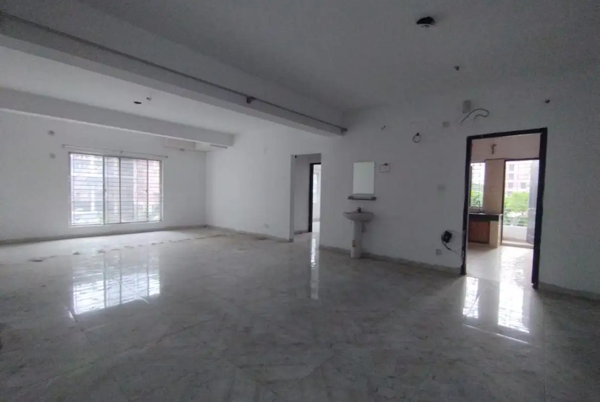 2210 SFT Luxurious 3-Bedroom Apartment for Sale in Bashundhara R/A Image 2
