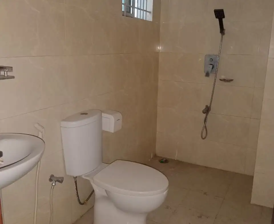 2210 SFT Luxurious 3-Bedroom Apartment for Sale in Bashundhara R/A Image 3