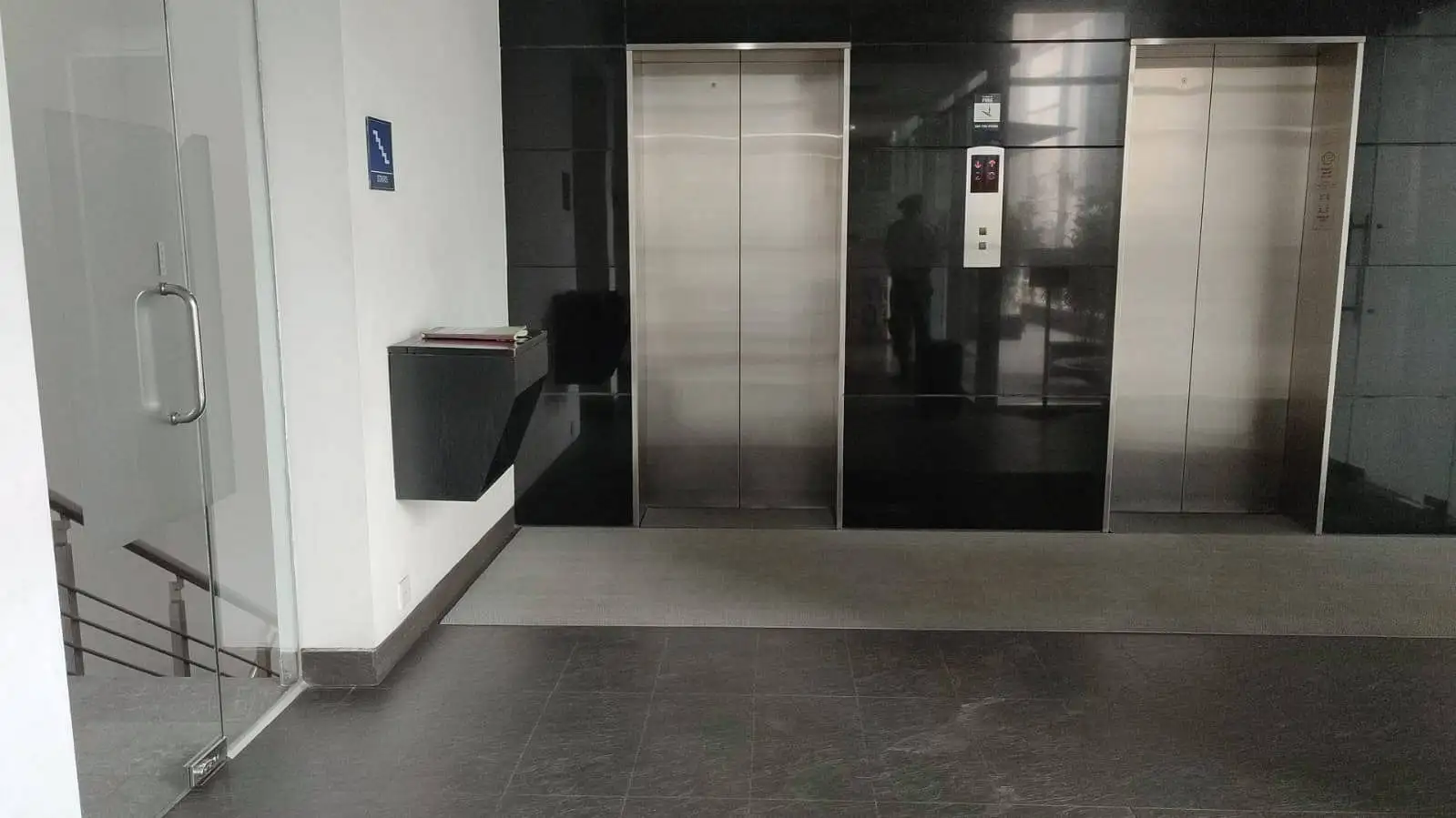 Massive 7793 Sq ft Prime Commercial Space for Rent in Dhaka, Gulshan-1 Avenue - Image 8