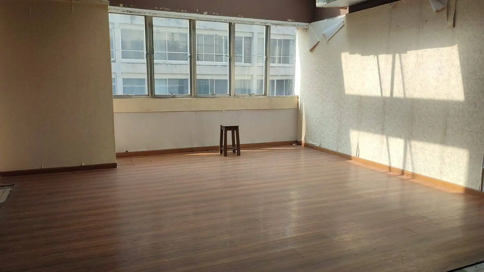 Massive 7793 Sq ft Prime Commercial Space for Rent in Dhaka, Gulshan-1 Avenue - Thumbnail