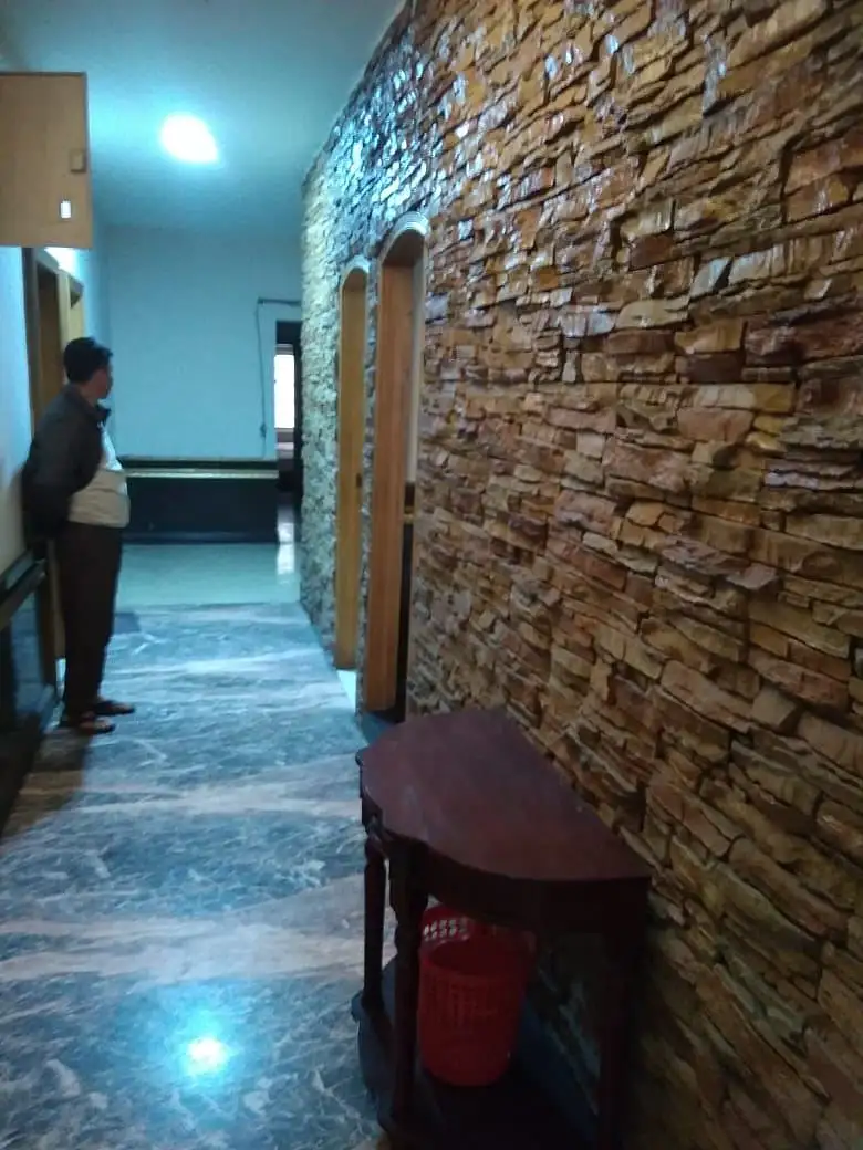 2450 SFT - 3-Bedroom Residential Apartment Rent for Office in Dhaka in Baridhara    - Image 2