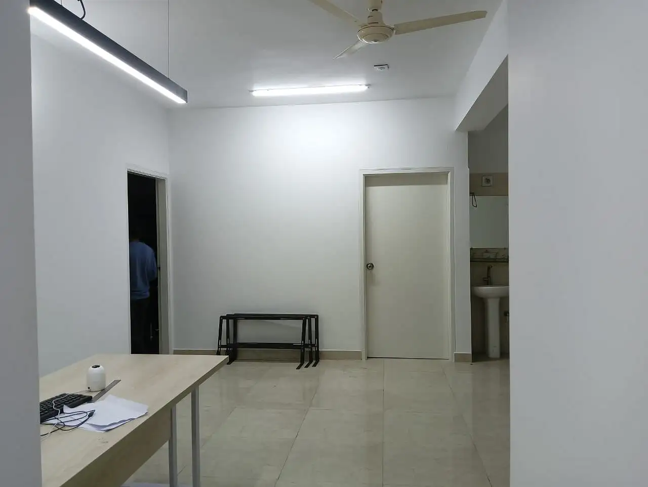 1700 SFT - 4-Bedroom Residential Apartment Rent for Office in Dhaka in Niketan - Image 1