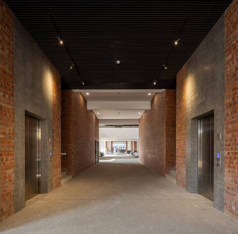 1BR Studio with Rooftop Access Image 4