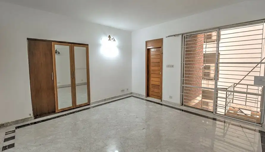 4-Bedroom Luxury Apartment for Rent in Baridhara Diplomatic Zone, Dhaka Thumbnail Image
