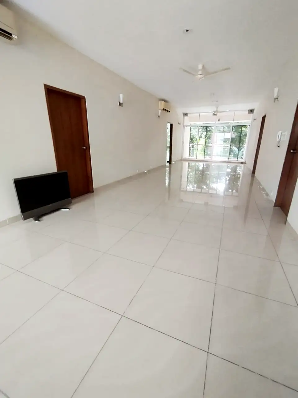 3000 SFT - 4-Bedroom Residential Apartment Rent in Dhaka in Baridhara Image 3
