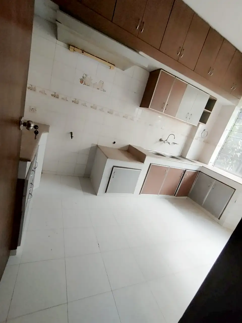 3000 SFT - 4-Bedroom Residential Apartment Rent in Dhaka in Baridhara Image 9