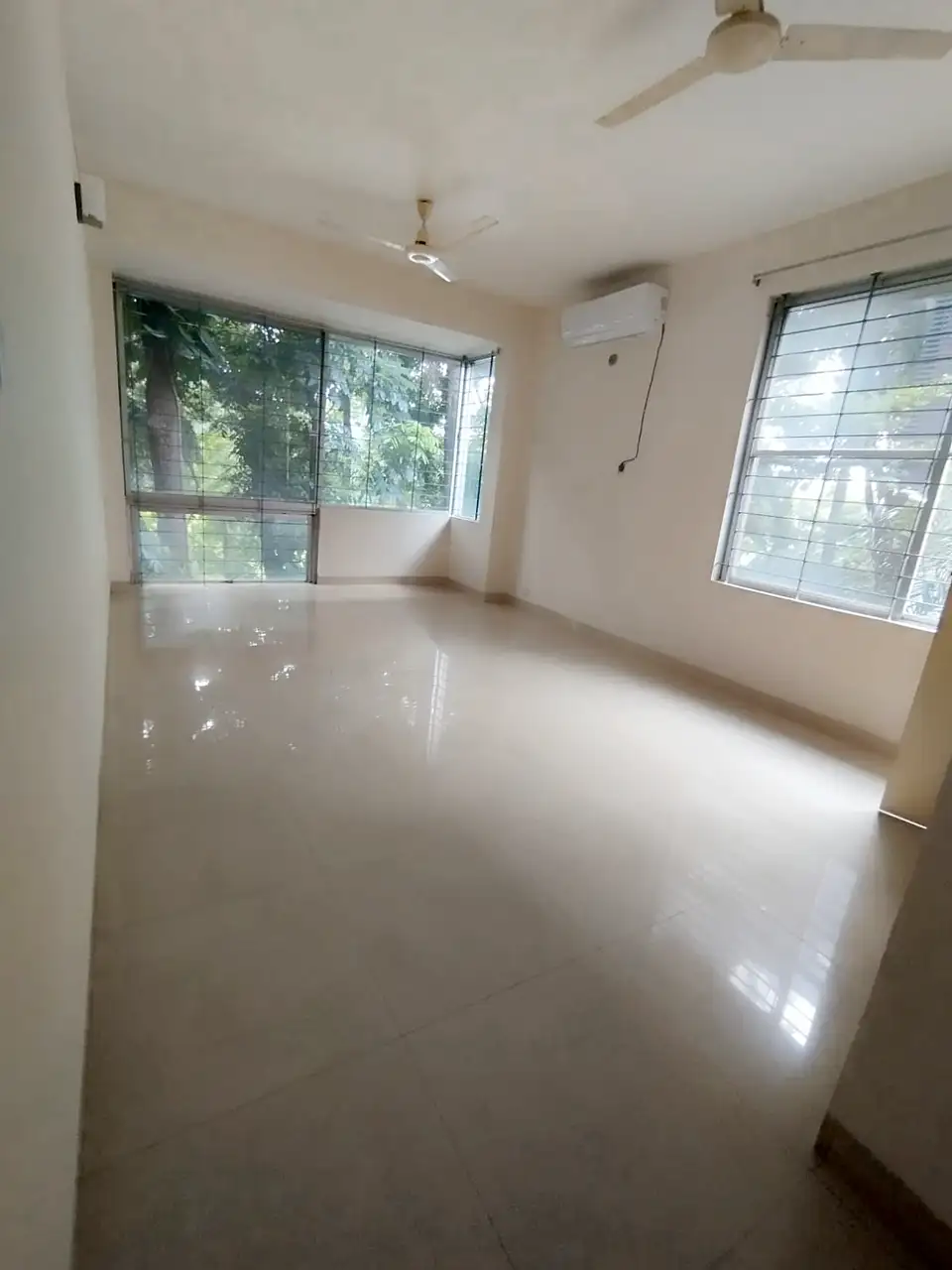 3000 SFT - 4-Bedroom Residential Apartment Rent in Dhaka in Baridhara Image 11