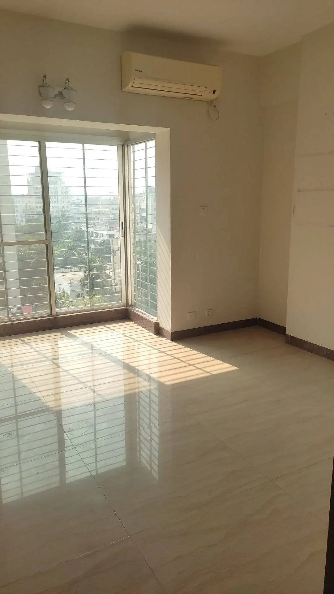 Luxurious 2600 Sq ft 4-Bedroom Apartment for Rent in Dhaka, Gulshan 1 Thumbnail Image