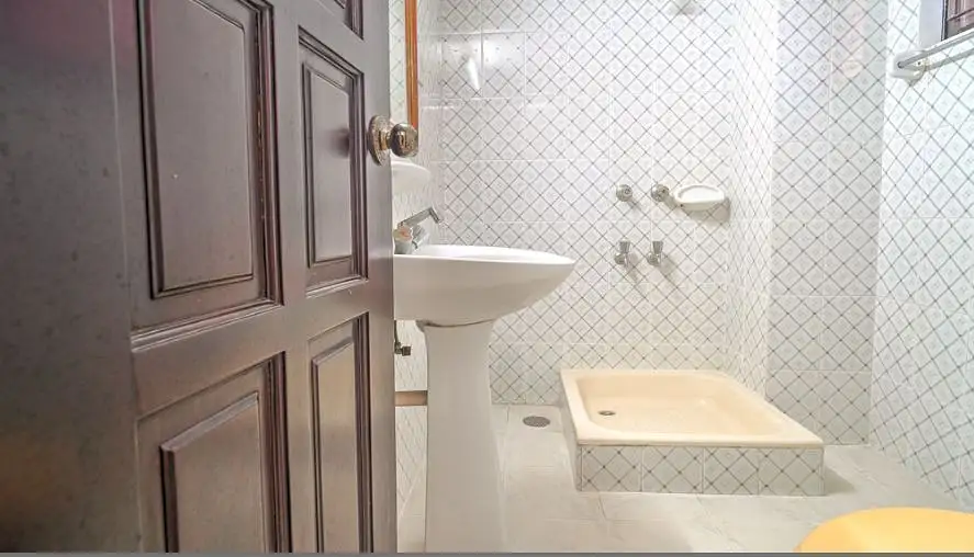 4-Bedroom Luxury Apartment for Rent in Gulshan 2, Dhaka Image 6
