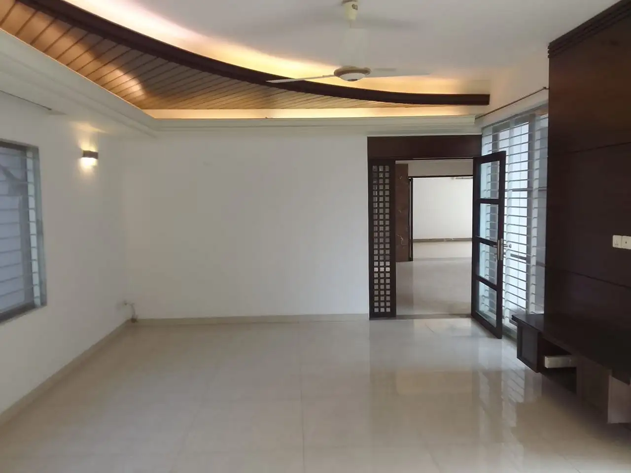 3860 SFT - 4-Bedroom Residential Apartment Rent in Dhaka in Gulshan 2 Image 4